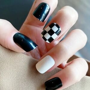 Women’s Glossy Black And White Check Press On Nails